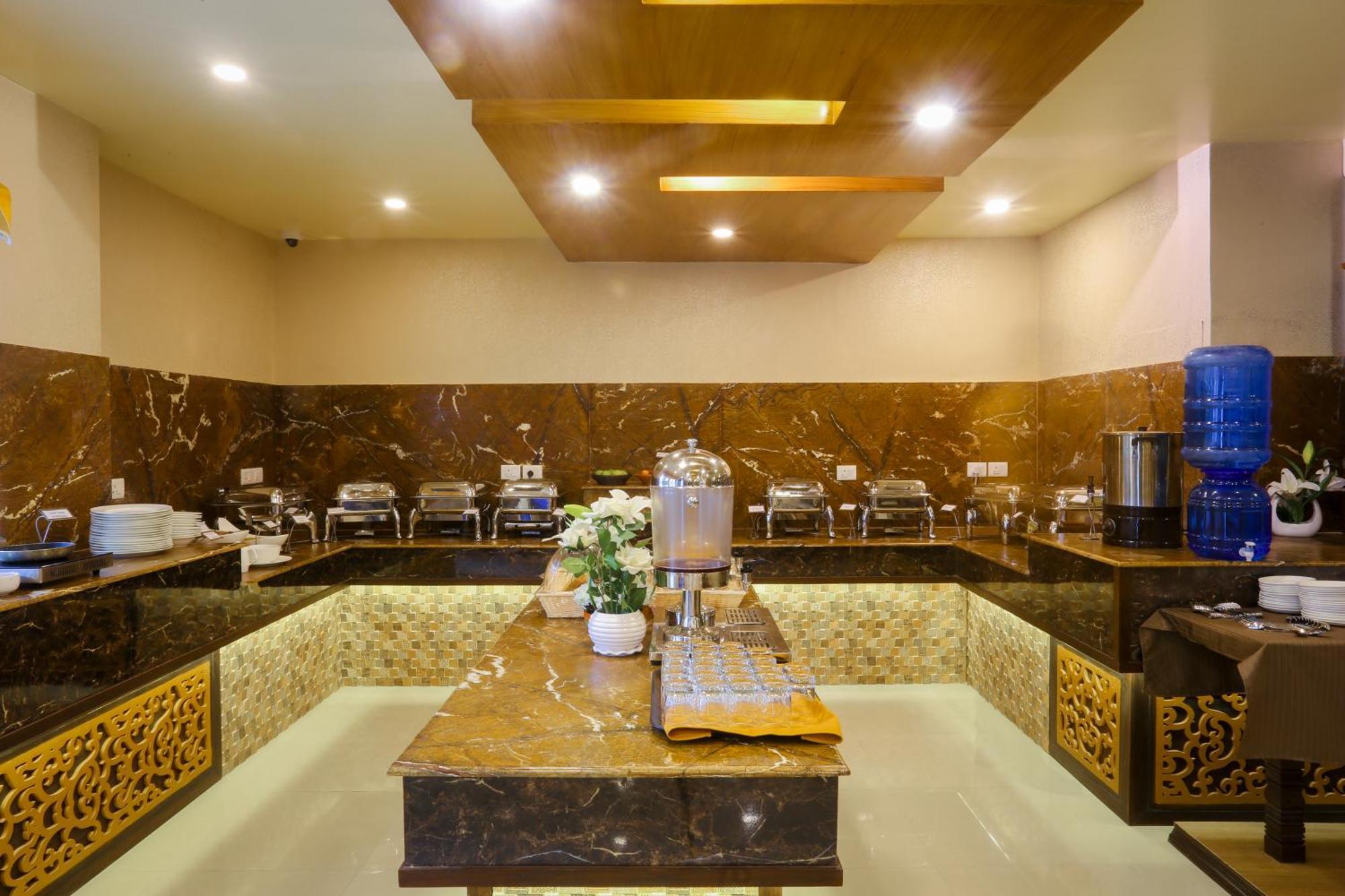 Yatri Suites And Spa Катманду Экстерьер фото