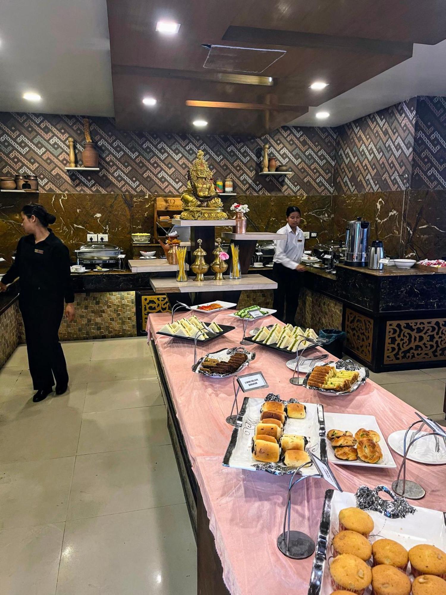 Yatri Suites And Spa Катманду Экстерьер фото