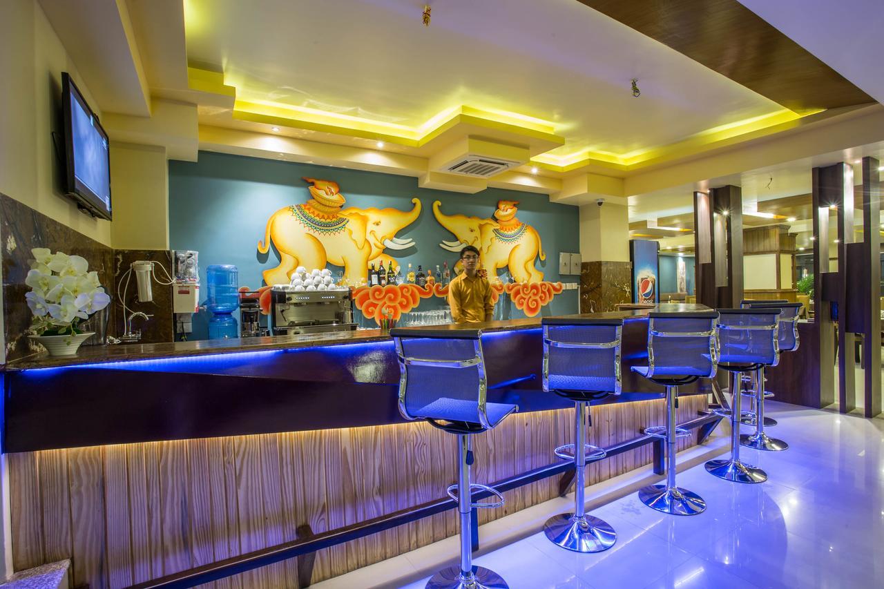 Yatri Suites And Spa Катманду Экстерьер фото