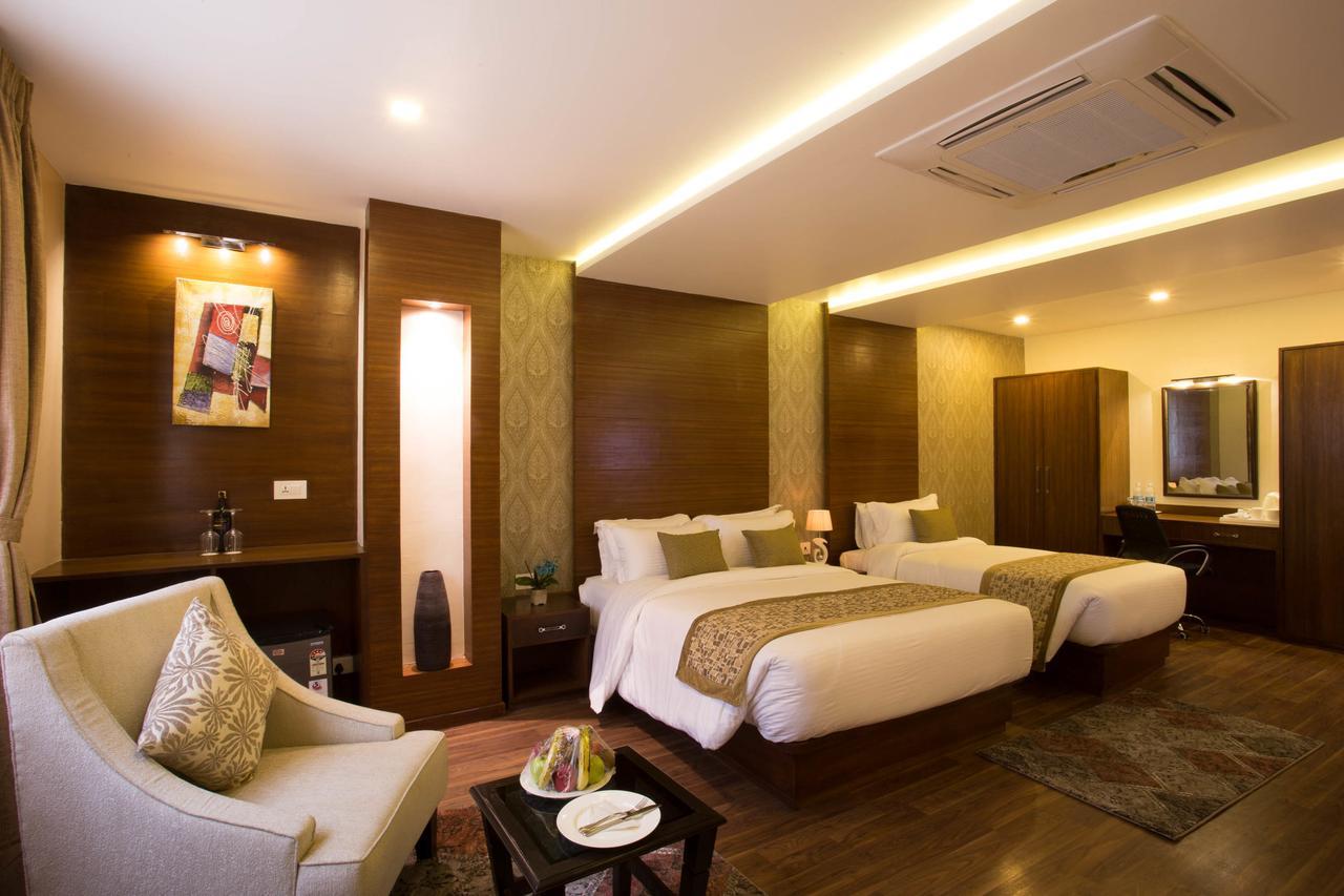 Yatri Suites And Spa Катманду Экстерьер фото