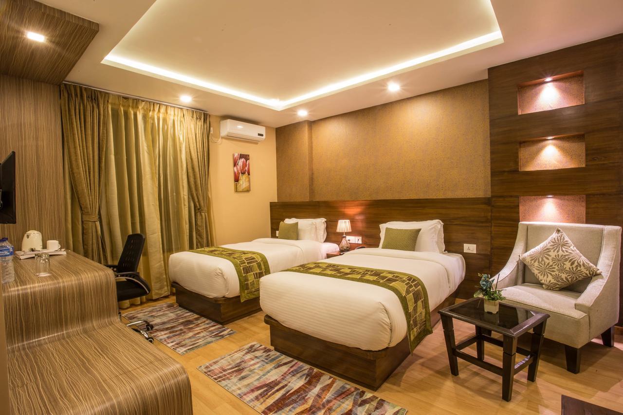 Yatri Suites And Spa Катманду Экстерьер фото