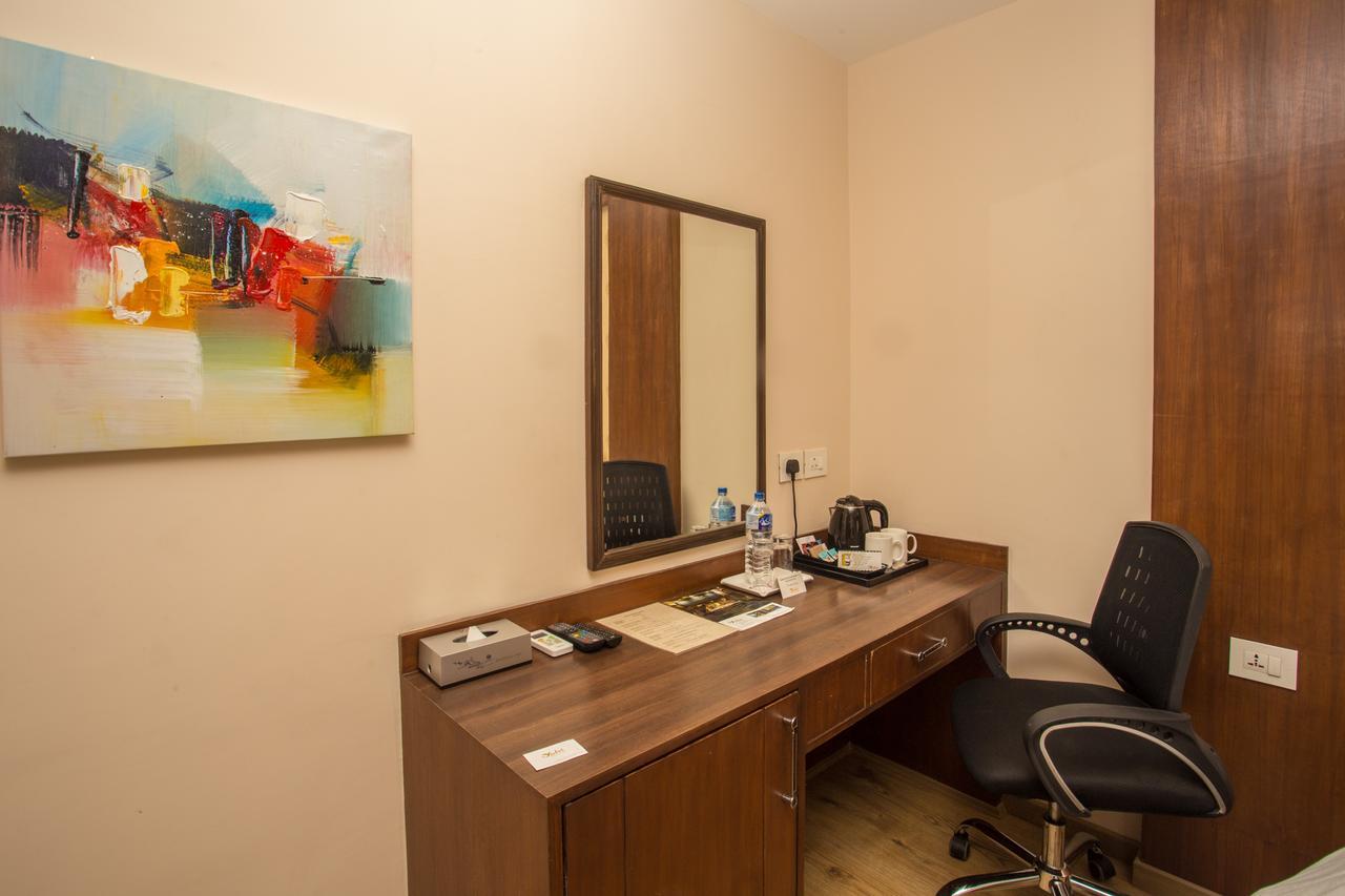 Yatri Suites And Spa Катманду Экстерьер фото