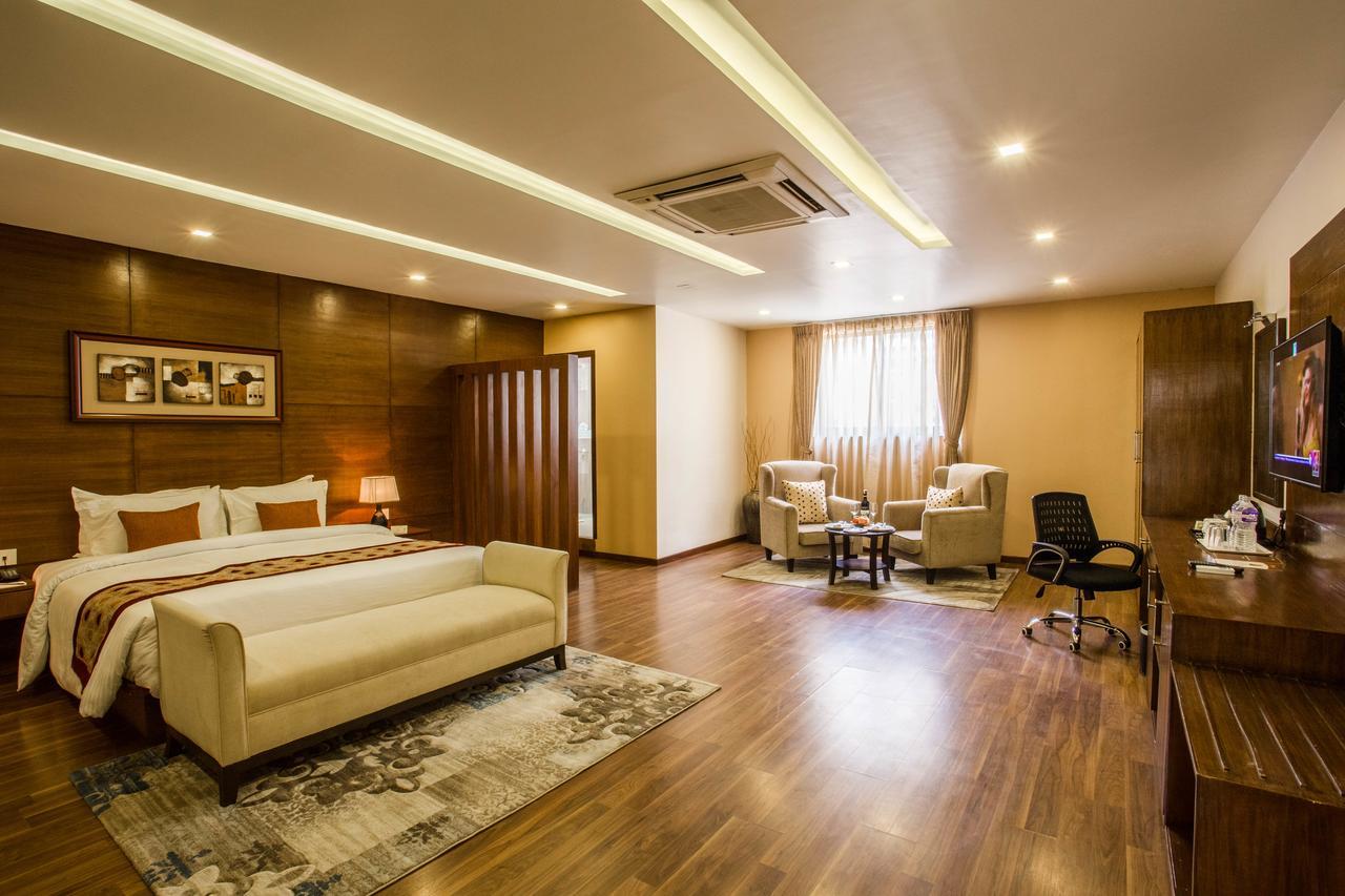 Yatri Suites And Spa Катманду Экстерьер фото