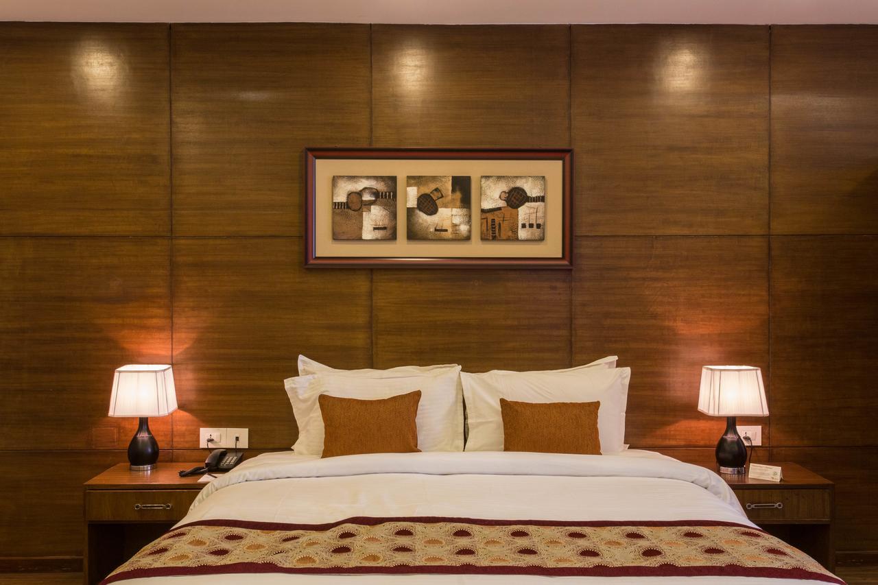 Yatri Suites And Spa Катманду Экстерьер фото