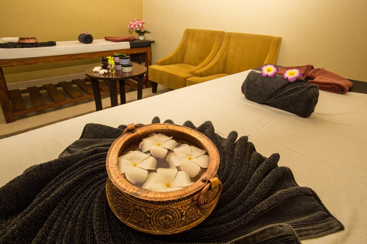 Yatri Suites And Spa Катманду Экстерьер фото