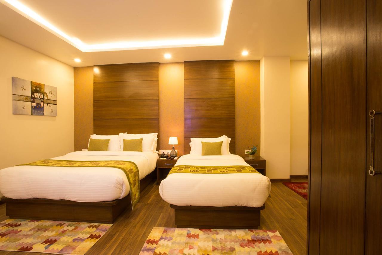 Yatri Suites And Spa Катманду Экстерьер фото