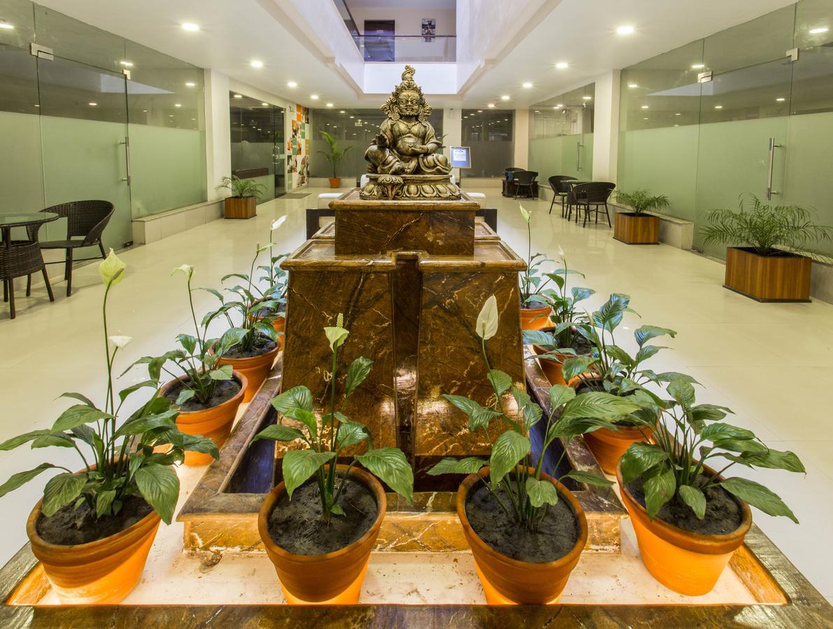 Yatri Suites And Spa Катманду Экстерьер фото