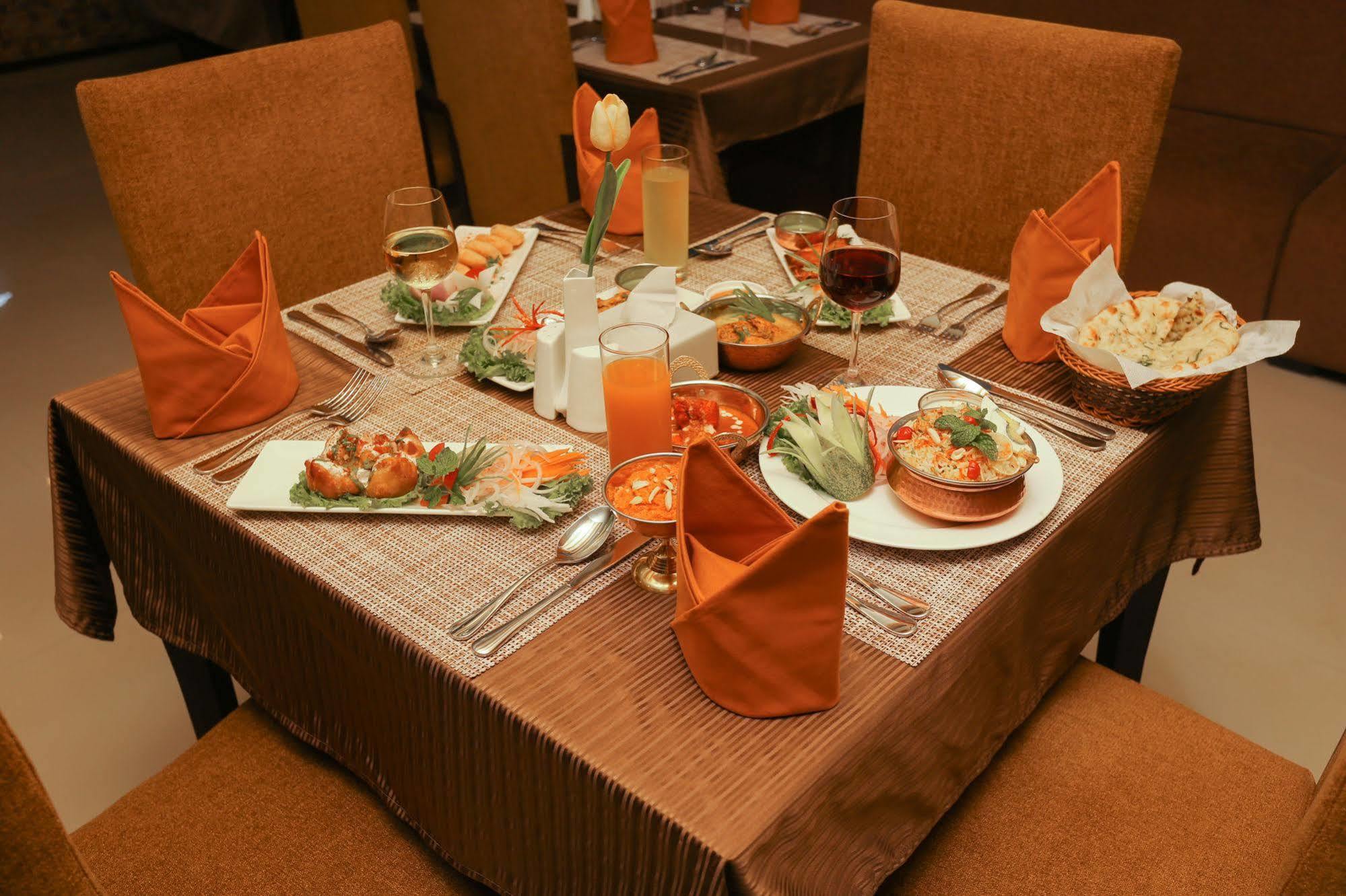Yatri Suites And Spa Катманду Экстерьер фото